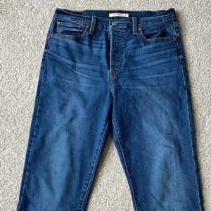 Levi’s women’s “wedgie straight” Blue Jeans (size 32)